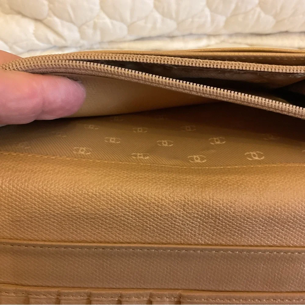 CHANEL leather wallet